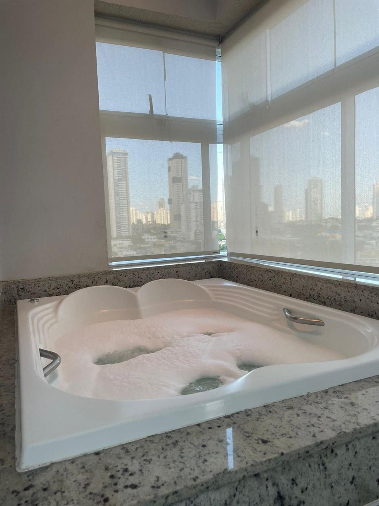 1 Qts.| 2 Hosp. | Jacuzzi Na Varanda | Linda Vista Apartment *
